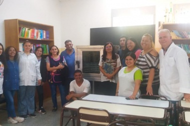 La escuela Antonio Quaranta recibió la donación de un horno industrial para su comedor escolar