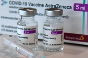 Los posibles efectos adversos de la vacuna AstraZeneca se encuentran bajo la lupa de los expertos