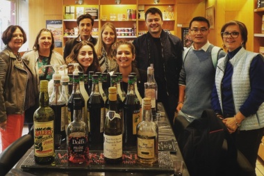 Un becario de la SECITI participó en el “Festival de Grandes Vinos de París”