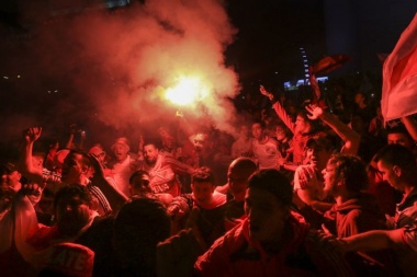 Descontrol y violencia cerraron los festejos de River en el Obelisco