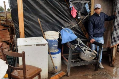 La incesante llovizna genera preocupación por las casas precarias