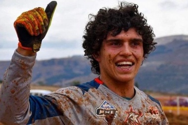 Falleció el Wey Zapata: Cayó de su moto y fue arrollado por dos competidores