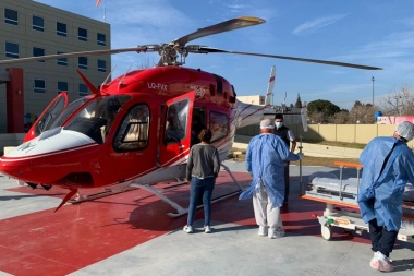 Imágenes de la llegada del vuelo sanitario del nene de 8 años al hospital Rawson