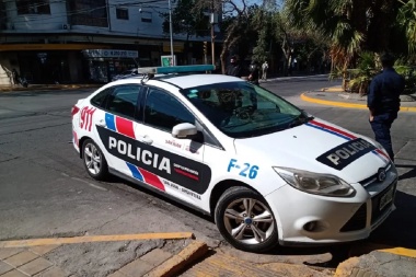Balazo Accidental: Un policía sanjuanino de la Comisaria 19 se pegó un tiro dentro de un patrullero