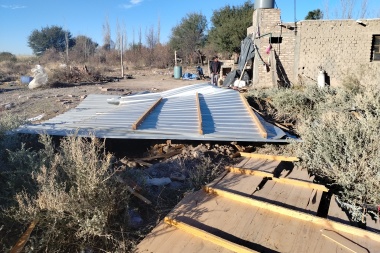 Video: El fuerte viento Zonda tiró el techo de otra vivienda en Jáchal y la familia contó su testimonio