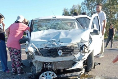 Grave Siniestro Vial en Albardón: Dos automóviles chocaron de frente en Campo Afuera y hubo varios heridos