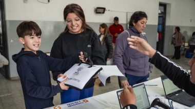Entregaron más de 16.000 netbooks a estudiantes de escuelas primarias correspondiente al programa Maestro de América
