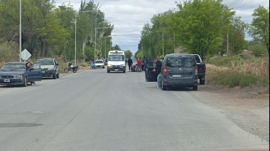 Una motociclista fue trasladada al Hospital San Roque luego de colisionar con un automóvil en calle Eugenio Flores