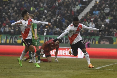 River Plate goleó a Aldosivi en Mar del Plata por 3 a cero y vuelve a subir