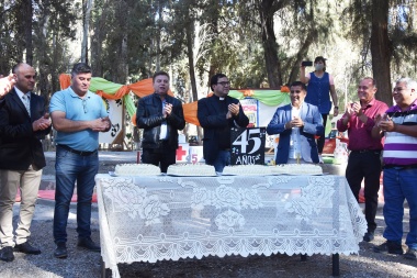 El intendente Vega asistió a los festejos de los 45 años de la escuela Belgrano