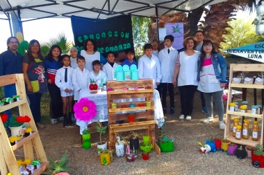 Alumnos de la Escuela Buenaventura Luna de Huaco expusieron su producción de dulces, conservas y aromáticas