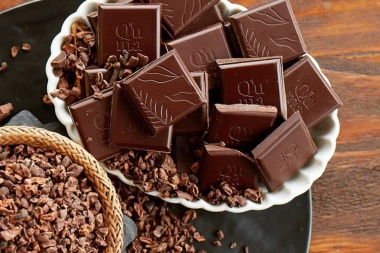 Consumir chocolate amargo reduce la presión arterial y protege el corazón