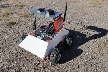 Construyeron un robot argentino que elimina plagas de los cultivos usando rayos ultravioleta