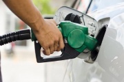 El Gobierno postergó los aumentos de combustibles, luz y gas previstos para el mes de mayo