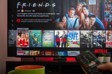 Sigue la caída de Netflix y se asocia con Microsoft para recaudar con publicidad