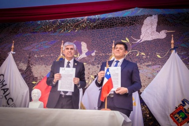 Matías Espejo firmó un convenio de colaboración transfronterizo con el intendente de Vicuña
