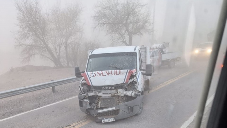 Camino a Jáchal: Se produjo una importante colisión en RN40 entre una camioneta y un camión