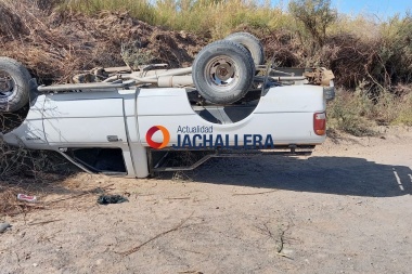 Una camioneta volcó en la localidad de San Roque y su conductor resultó ileso