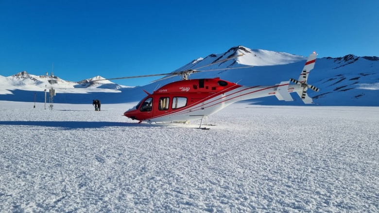 El helicóptero de San Juan colabora con la medición de nieve en la Cordillera