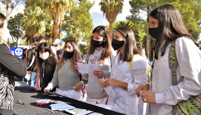 Pasó por Jáchal la “Feria Educativa de Carreras de Grado de la UNSJ ...