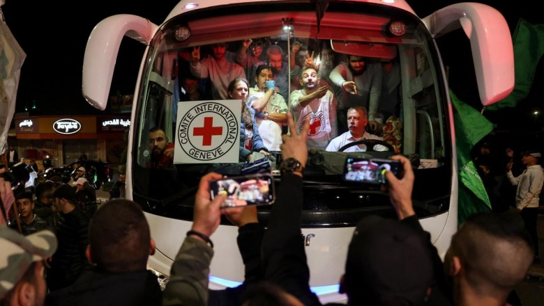 El movimiento Hamas liberó 11 rehenes, entre ellos seis argentinos, e Israel soltó 33 prisioneros