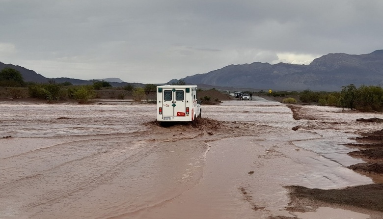 Las intensas lluvias dejaron intransitable la Ruta Nacional 40 entre ...
