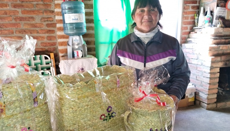 Doña Juana Rosalinda Sánchez: La Artesana de Palma que Resiste con Pasión y Dedicación en Tamberias