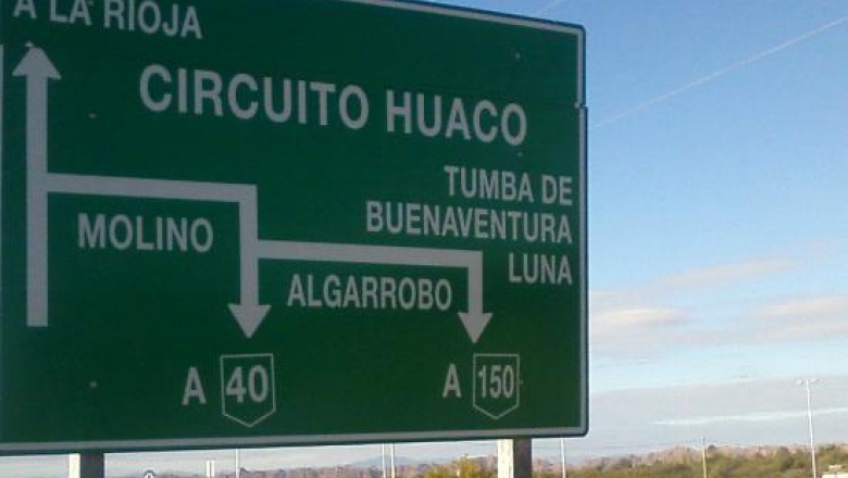 Siniestro Vial en Jáchal: Un automovilista perdió el control de su movilidad y chocó con un poste en Huaco