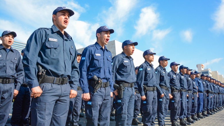 El gobernador Orrego firmó los nombramientos para la incorporación de 197 agentes policiales