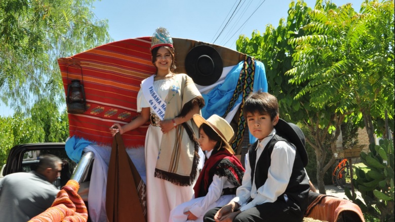 Brenda Ortega, la Paisana Nacional de la Tradición recorrió en caravana Villa Mercedes por el 189° aniversario