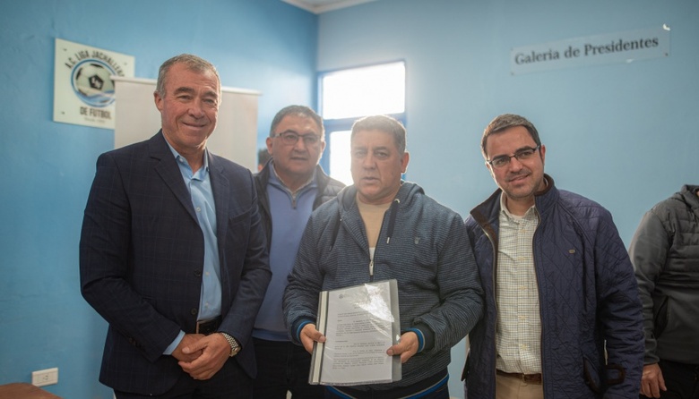 Presentaron el programa “Instituciones en Orden” y el Archivo Histórico del Deporte Jachallero en la Liga Jachallera de Fútbol