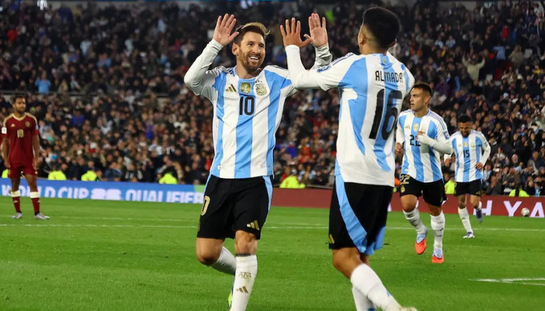 Lionel Messi hizo dos goles en su despedida y la Selección Argentina brilló con un 3-0 ante Venezuela
