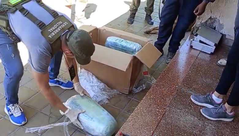 Gendarmería interceptó una encomienda con casi 16 kilos de marihuana destinada a Caucete y detuvo a tres personas