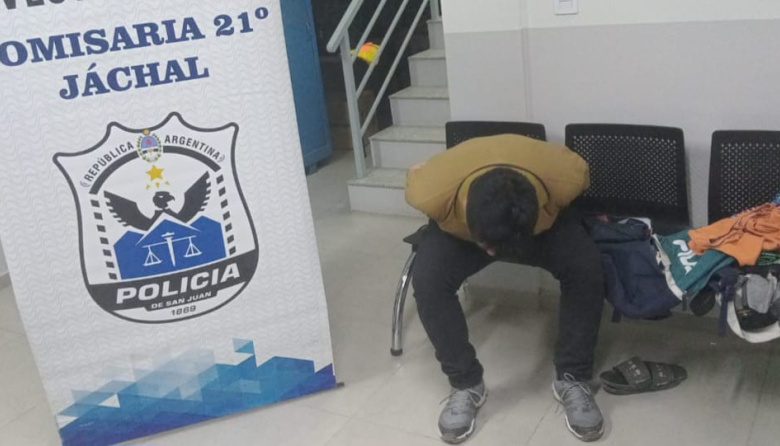 Un procedimiento por disturbios en la terminal de ómnibus de Jáchal terminó con el hallazgo de cocaína y dos aprehendidos
