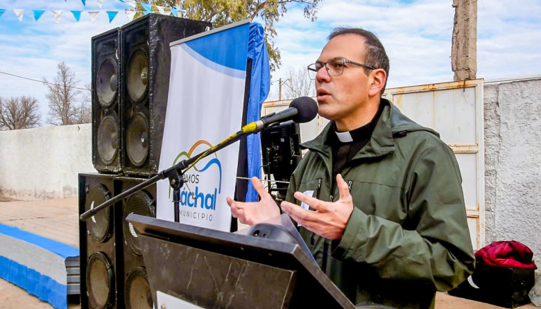 El Padre Gustavo Vaca de la Parroquia San José le pidió al intendente Matías Espejo el cumplimiento de la ordenanza Agua Segura