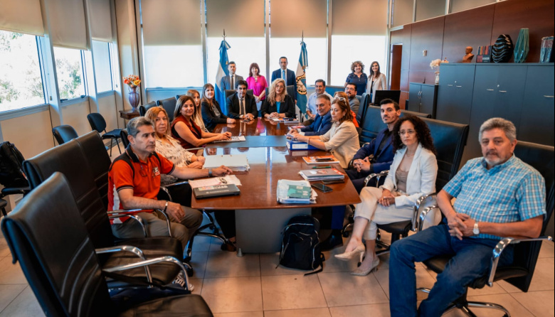 El Gobierno presentó una nueva oferta sin bono y los gremios docentes la bajarán a las bases antes de definir una postura