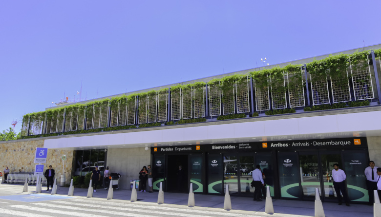 Orrego encabezó la inauguración de la segunda etapa de modernización del aeropuerto Domingo Faustino Sarmiento