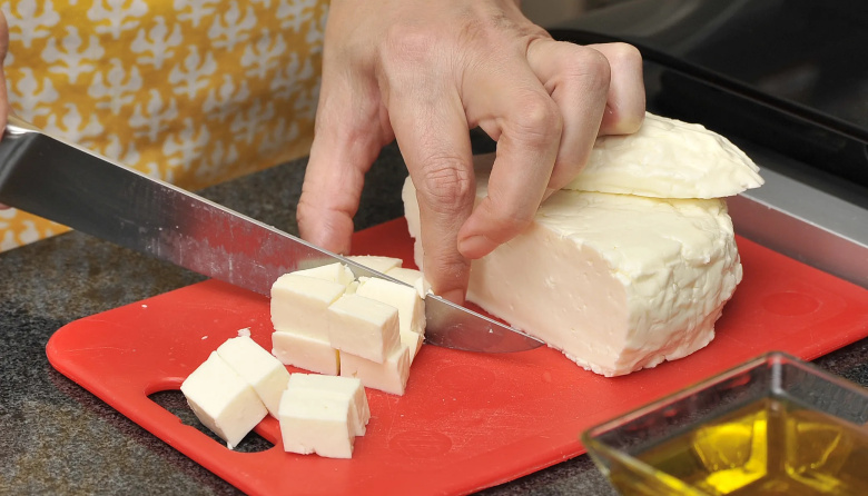 La ANMAT y SENASA alertaron por una bacteria en un queso de consumo masivo en la República Argentina