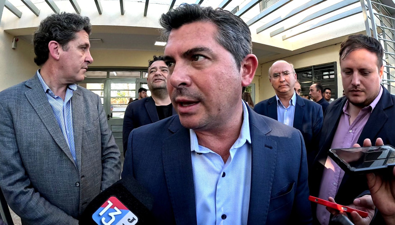 Orrego recorrió el tramo sin pavimentar de calle Eugenio Flores en Jáchal y anticipó que las obras comenzarán en febrero