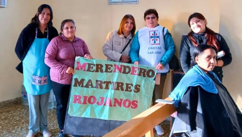 Alumnos de peluquería de la Escuela Gregorio Matorras compartieron su talento en el merendero Mártires Riojanos