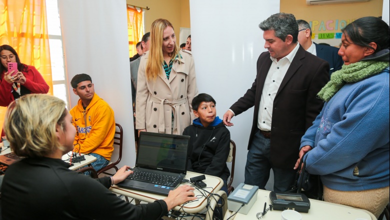 El gobernador Marcelo Orrego recorrió el operativo San Juan Cerca desarrollado en Angaco