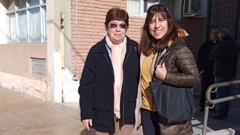 Cáritas lanzó una campaña en Jáchal para reemplazar las bolsas plásticas por bolsos confeccionados con ropa reciclada