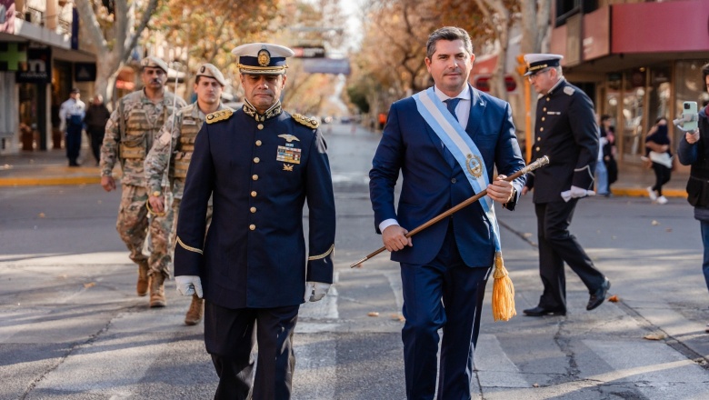 San Juan conmemoró el 209° aniversario de la Independencia con un emotivo acto encabezado por el gobernador Orrego