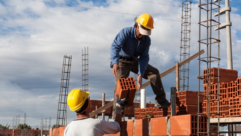 El Gobierno homologó incremento salarial para trabajadores de la UOCRA del 2,2% para el bimestre julio-agosto