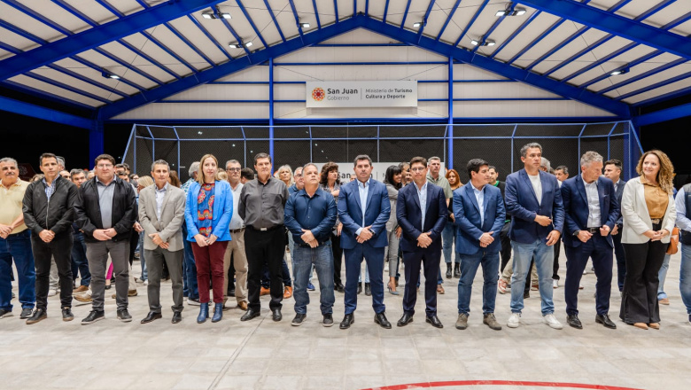 Orrego inauguró obras de modernización en la cancha de hockey del Camping Centro Comercial de Santa Lucía