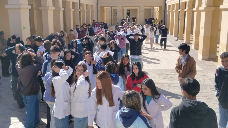 La Escuela Normal de Jáchal realizó con éxito el simulacro de evacuación por sismo del programa “Escuelas preparadas”