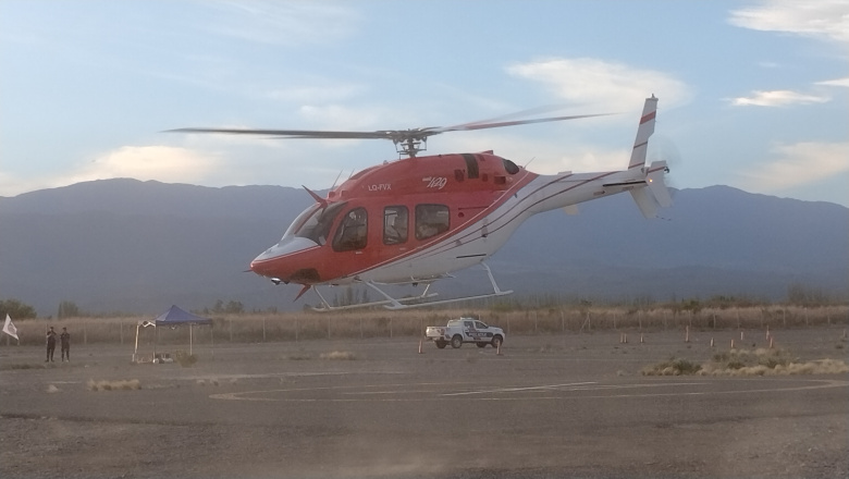 El helicóptero de la provincia realizó un vuelo de emergencia para trasladar a un paciente en estado delicado al Hospital Rawson