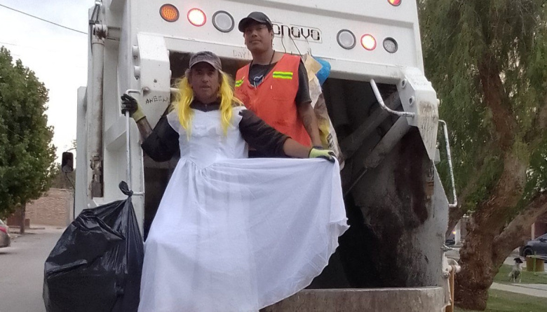 “El Chuma” Posse hizo estallar las redes sociales con un vestido de novia y su buena onda por las calles de Jáchal