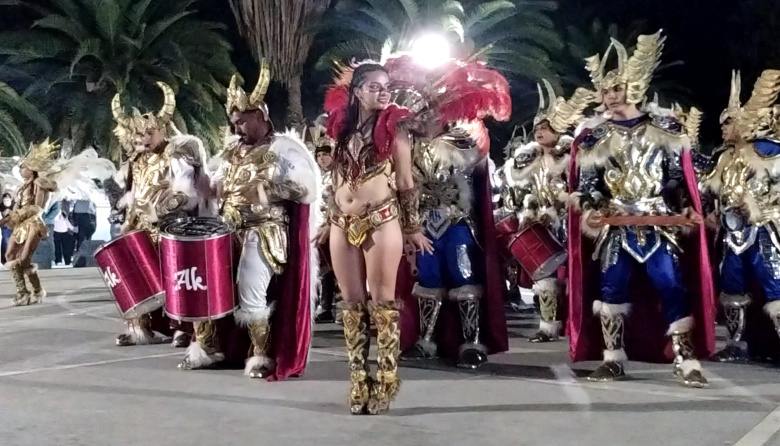 La comparsa Ara Kanam, campeona del Carnaval de Villa Unión llenó de ritmo y color la Plaza San Martin de Jáchal
