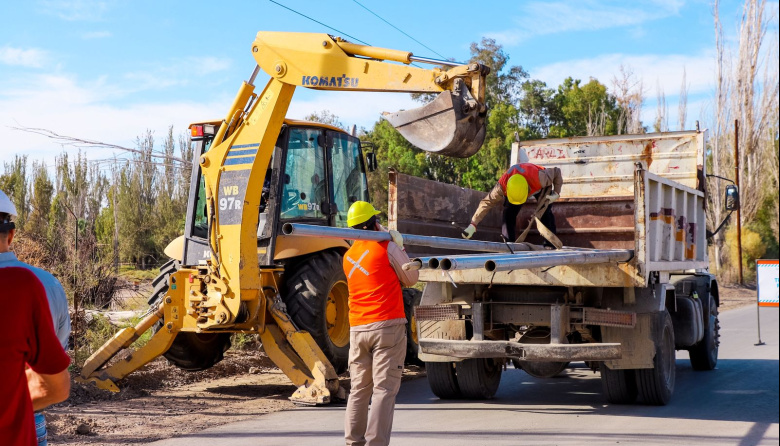 La Municipalidad de Jáchal instaló nuevo alumbrado LED y avanza con cordón cuneta en diferentes sectores del departamento